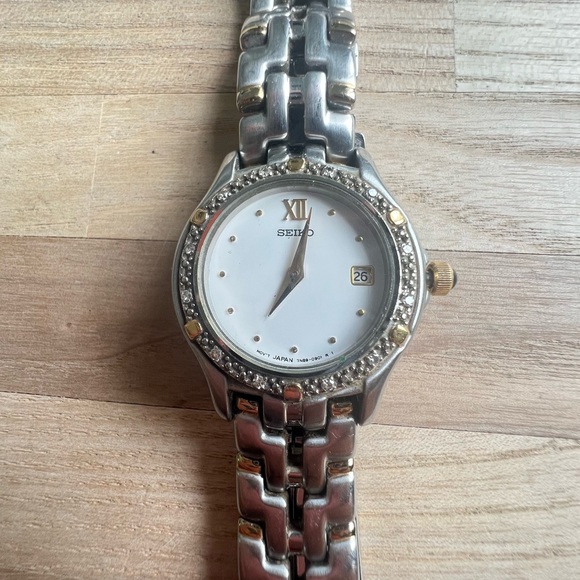 Seiko Diamond Vintage Ladies Watch Two-Tone Bracelet White Dial Date NEW BATTERY - Picture 1 of 11